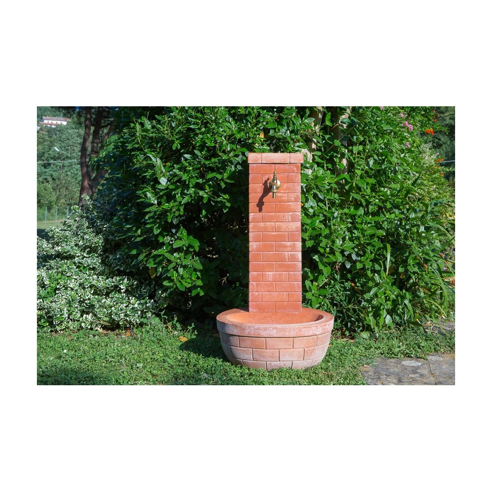 Fontana da Terra con Base Tonda in Terracotta