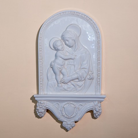 Madonna con Base Lavorata Smaltata in Ceramica