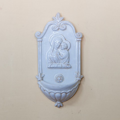 Acquasantiera con Madonna Smaltata in ceramica