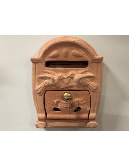 Cassette della posta con uccellini in terracotta