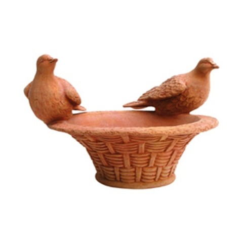 Cesto con colombi in terracotta