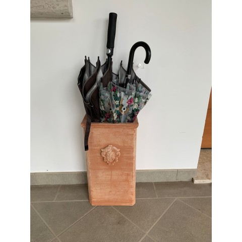 Rectangular Umbrella Stand with Terracotta Lily 2