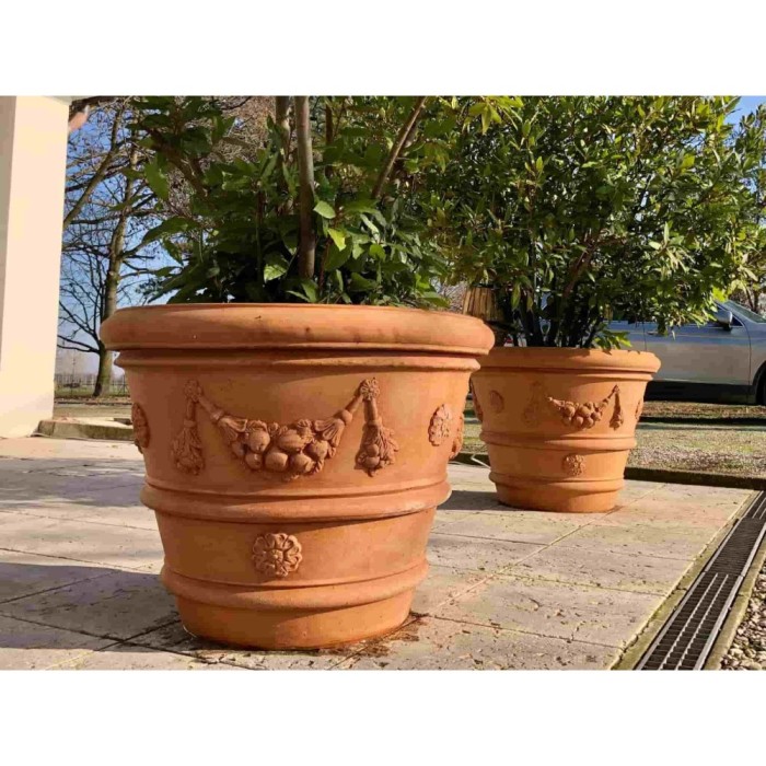 vaso festonato con rosone in terracotta d'Impruneta, shop online!